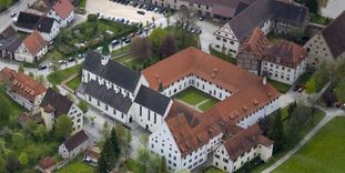 Luftansicht des Klosters Heiligkreuztal