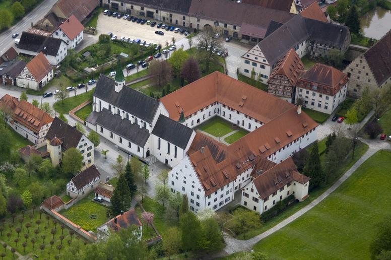 Luftansicht des Klosters Heiligkreuztal