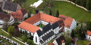 Luftaufnahme von Kloster Heiligkreuztal