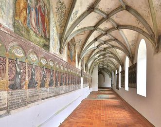 Die Äbtissinnengalerie im Kreuzgang des Klosters Heiligkreuztal